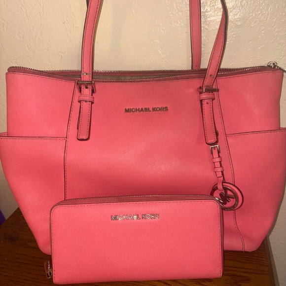 Michael Kors Coral Tote and Wallet Set - Picture 1 of 3